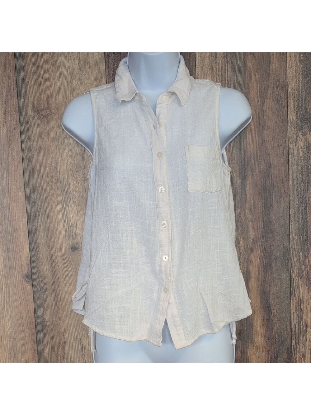 Universal Thread Sleeveless Beige Button-Down Shirt XS                      M235
